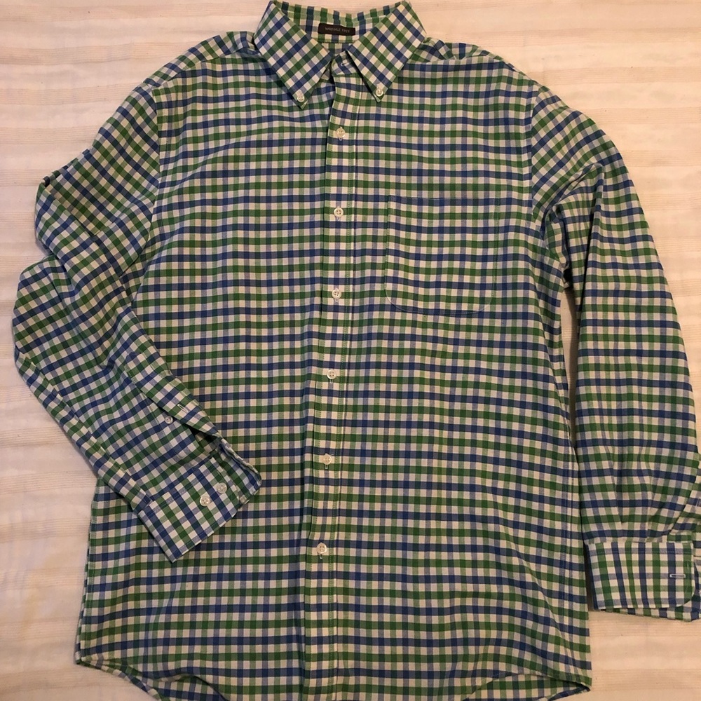 Long sleeve button down. Super comfortable. Size M